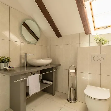 Heritage Apolon Bed and Breakfast