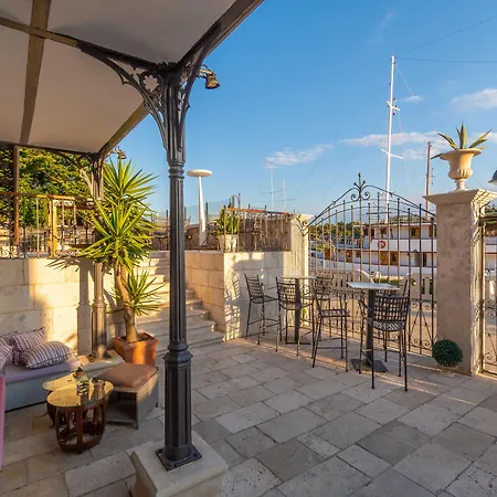 ベッド・アンド・ブレックファスト B＆b ヘリテージ アポロン 4*