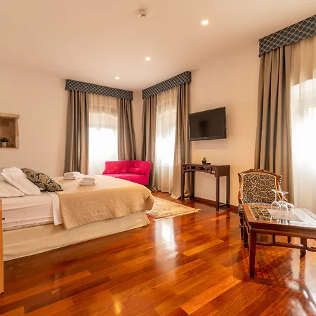 B＆b ヘリテージ アポロン 4* スタリー・グラード