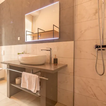 ベッド・アンド・ブレックファスト B＆b ヘリテージ アポロン