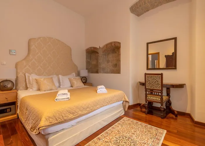 Heritage Apolon Bed & Breakfast 4*