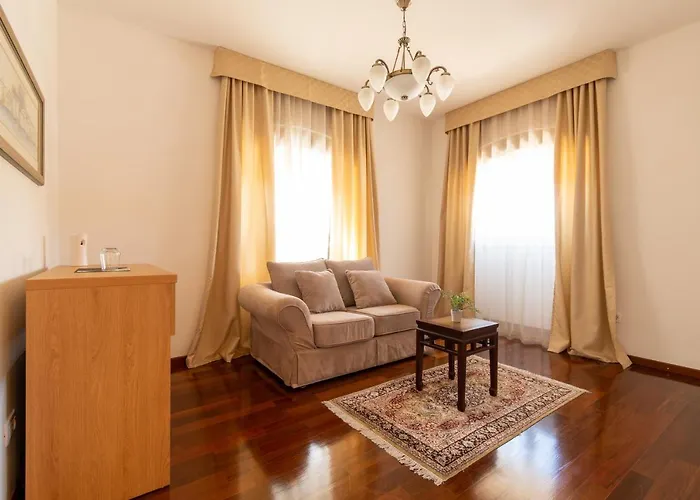 Heritage Apolon Bed & Breakfast 4*