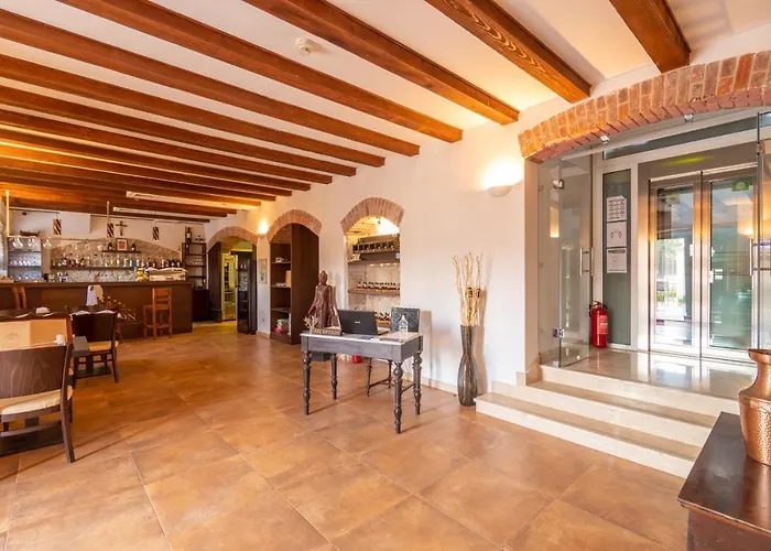 Heritage Apolon Bed & Breakfast 4*